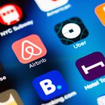 Airbnb-applications-smartphone